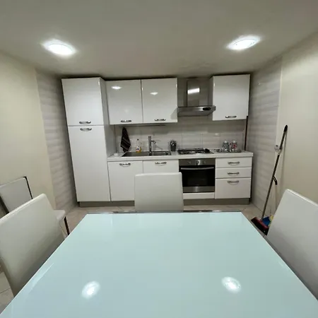 Nanet House Apartament *